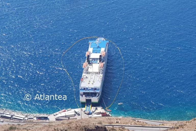 Σαντορίνη: Αυτό είναι το πλοίο «Olympus» που ακινητοποιήθηκε μετά από καταγγελία – Τι διαπίστωσαν οι δύτες (εικόνες)